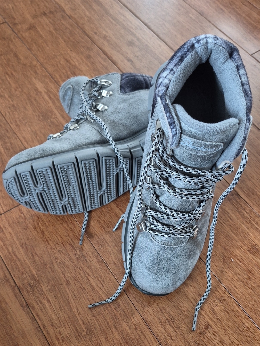 Skechers Gray Suede Synergy Winter Outdoor Boots
